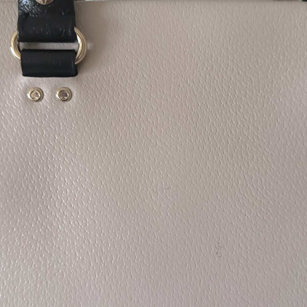 Gently used Kate Spade purse! - Picture 4 of 6